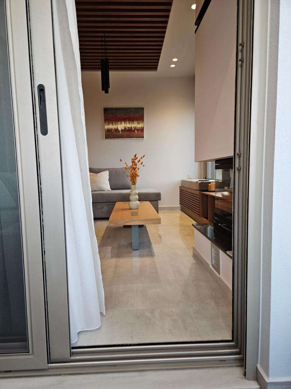 Calm & Dreamy Luxury Apts Pirgos  Exterior photo